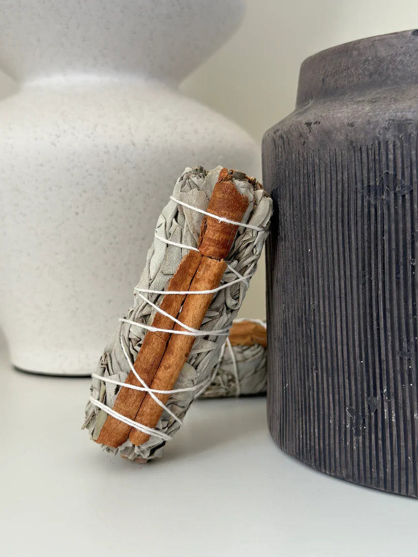 Sauge blanche & Cannelle – 11 cm – Notes boisées et épicées